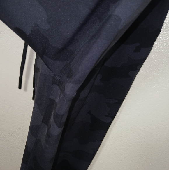 Lululemon Stretch High-Rise Jogger in camo size 4 - Picture 5 of 10